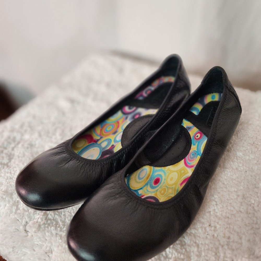 BORN Julianne Black Leather Womens Size 8.5M Ballet Flats 1/2 Heel Height